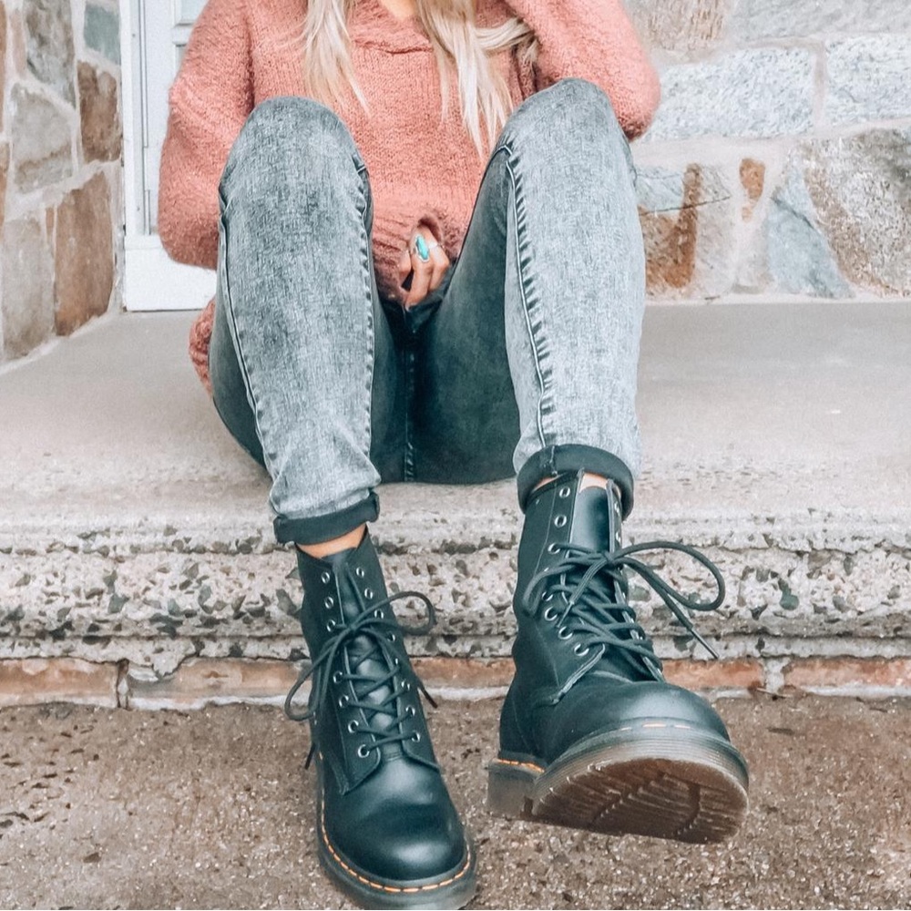 { 1460 dr. martens }